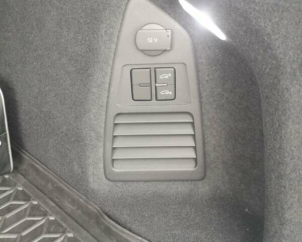 Белый Фольксваген Туарег, объемом двигателя 3 л и пробегом 55 тыс. км за 85500 $, фото 17 на Automoto.ua