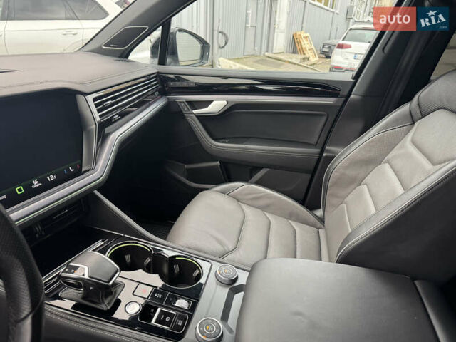 Білий Фольксваген Туарег, об'ємом двигуна 2.97 л та пробігом 33 тис. км за 76900 $, фото 12 на Automoto.ua