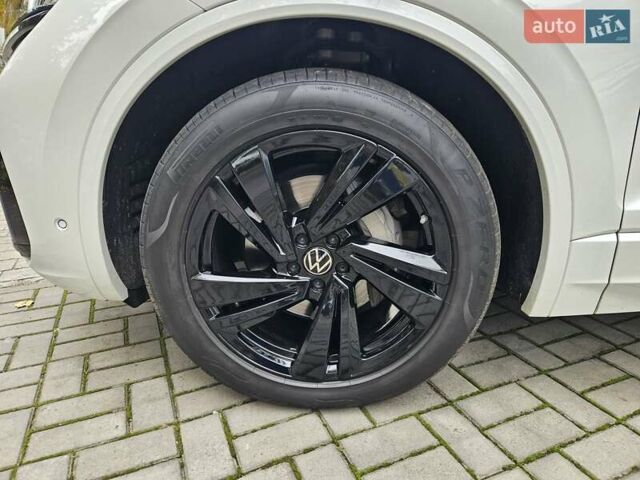 Белый Фольксваген Туарег, объемом двигателя 3 л и пробегом 32 тыс. км за 76890 $, фото 60 на Automoto.ua