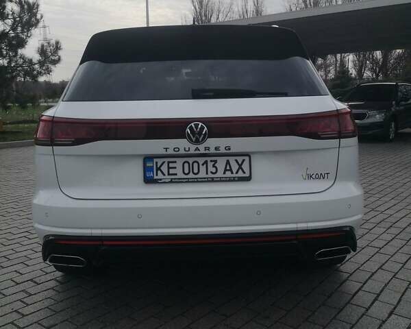 Белый Фольксваген Туарег, объемом двигателя 3 л и пробегом 55 тыс. км за 85500 $, фото 7 на Automoto.ua