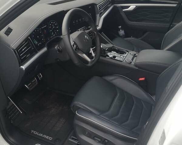 Белый Фольксваген Туарег, объемом двигателя 3 л и пробегом 55 тыс. км за 85500 $, фото 21 на Automoto.ua