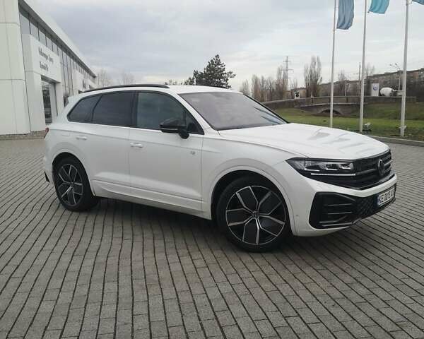 Белый Фольксваген Туарег, объемом двигателя 3 л и пробегом 55 тыс. км за 85500 $, фото 10 на Automoto.ua