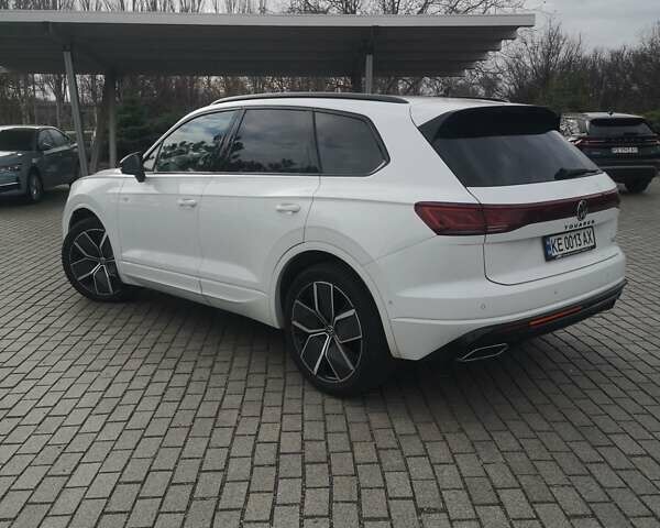 Белый Фольксваген Туарег, объемом двигателя 3 л и пробегом 55 тыс. км за 85500 $, фото 4 на Automoto.ua