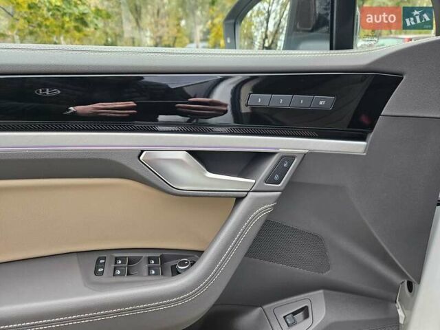 Белый Фольксваген Туарег, объемом двигателя 3 л и пробегом 32 тыс. км за 76890 $, фото 16 на Automoto.ua