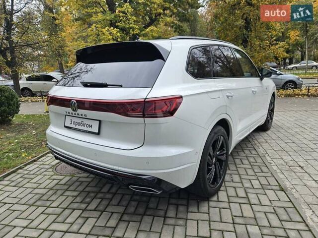 Белый Фольксваген Туарег, объемом двигателя 3 л и пробегом 32 тыс. км за 76890 $, фото 7 на Automoto.ua