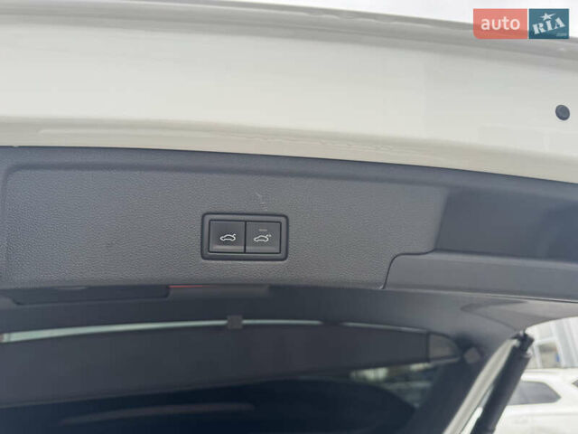 Білий Фольксваген Туарег, об'ємом двигуна 2.97 л та пробігом 33 тис. км за 76900 $, фото 16 на Automoto.ua