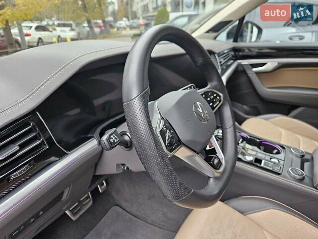 Белый Фольксваген Туарег, объемом двигателя 3 л и пробегом 32 тыс. км за 76890 $, фото 22 на Automoto.ua