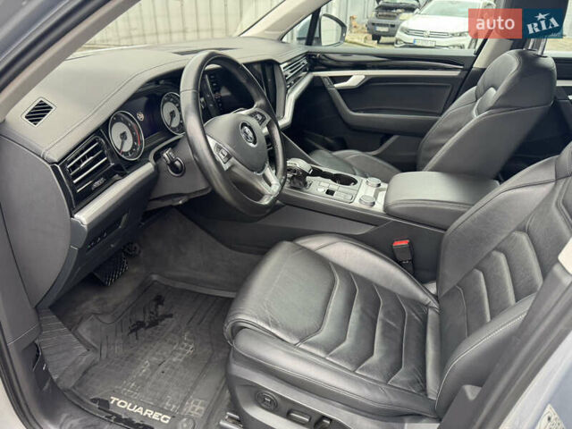 Білий Фольксваген Туарег, об'ємом двигуна 2.97 л та пробігом 33 тис. км за 75500 $, фото 15 на Automoto.ua