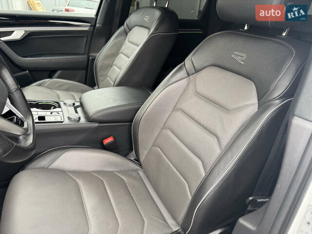 Білий Фольксваген Туарег, об'ємом двигуна 2.97 л та пробігом 33 тис. км за 76900 $, фото 10 на Automoto.ua