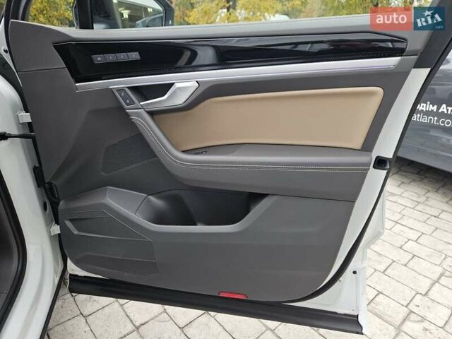 Белый Фольксваген Туарег, объемом двигателя 3 л и пробегом 32 тыс. км за 76890 $, фото 38 на Automoto.ua