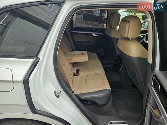 Белый Фольксваген Туарег, объемом двигателя 3 л и пробегом 32 тыс. км за 76890 $, фото 36 на Automoto.ua