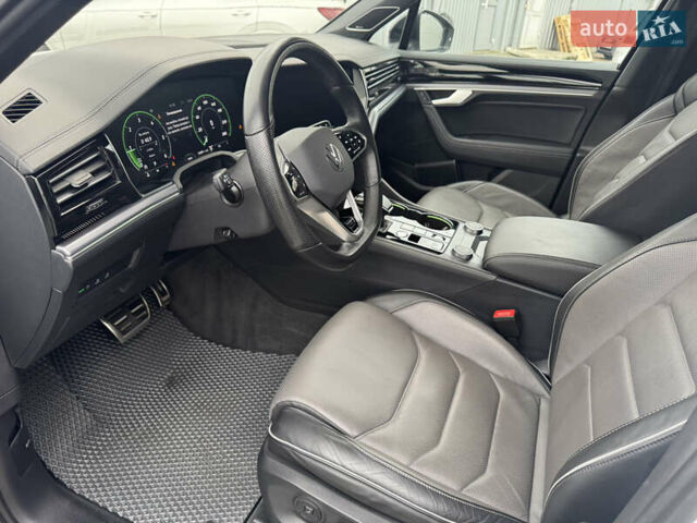 Білий Фольксваген Туарег, об'ємом двигуна 2.97 л та пробігом 33 тис. км за 75500 $, фото 4 на Automoto.ua