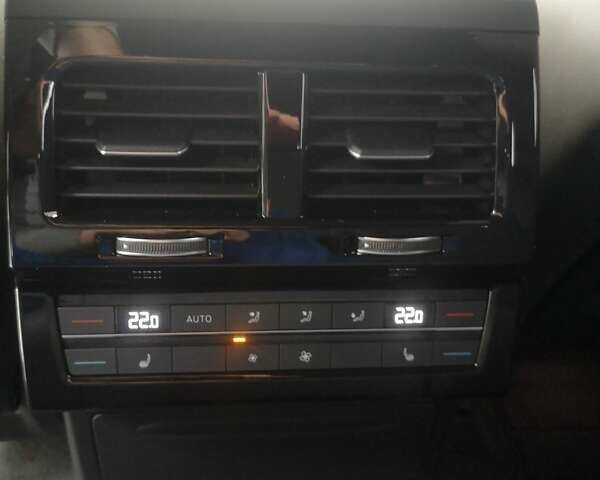 Белый Фольксваген Туарег, объемом двигателя 3 л и пробегом 55 тыс. км за 85500 $, фото 20 на Automoto.ua