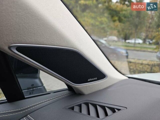 Белый Фольксваген Туарег, объемом двигателя 3 л и пробегом 32 тыс. км за 76890 $, фото 52 на Automoto.ua