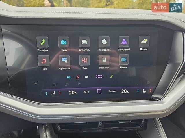 Белый Фольксваген Туарег, объемом двигателя 3 л и пробегом 32 тыс. км за 76890 $, фото 51 на Automoto.ua