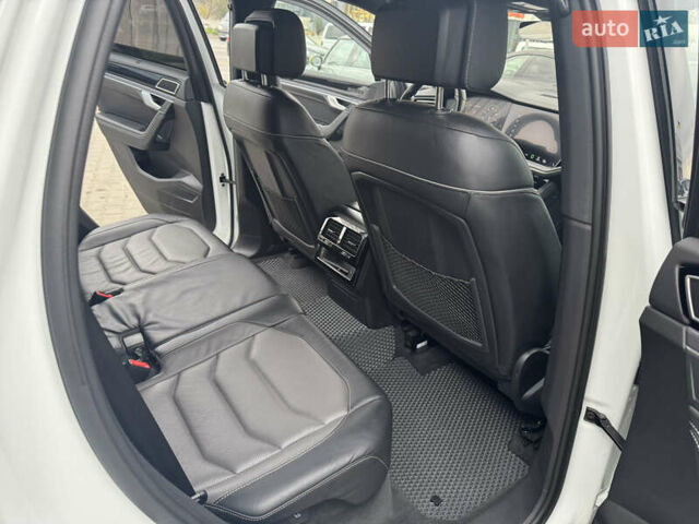 Білий Фольксваген Туарег, об'ємом двигуна 2.97 л та пробігом 33 тис. км за 76900 $, фото 18 на Automoto.ua