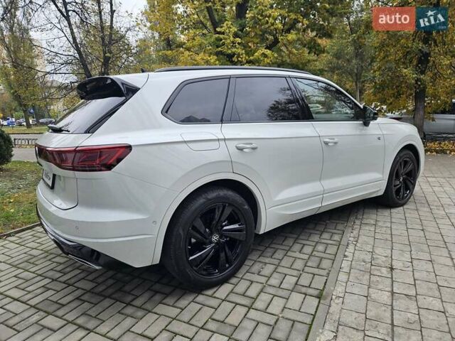 Белый Фольксваген Туарег, объемом двигателя 3 л и пробегом 32 тыс. км за 76890 $, фото 6 на Automoto.ua