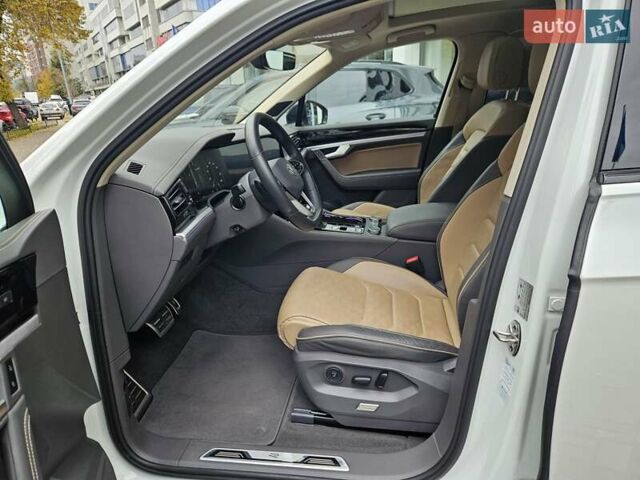 Белый Фольксваген Туарег, объемом двигателя 3 л и пробегом 32 тыс. км за 76890 $, фото 18 на Automoto.ua