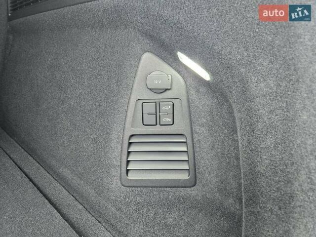 Белый Фольксваген Туарег, объемом двигателя 3 л и пробегом 32 тыс. км за 76890 $, фото 31 на Automoto.ua