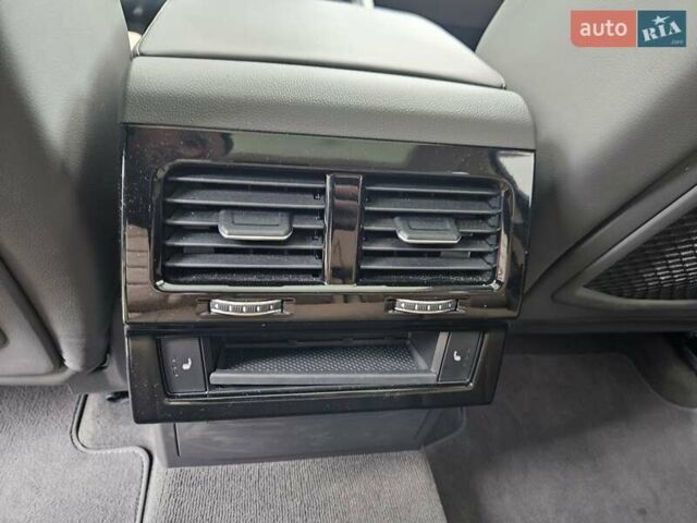 Белый Фольксваген Туарег, объемом двигателя 3 л и пробегом 32 тыс. км за 76890 $, фото 27 на Automoto.ua