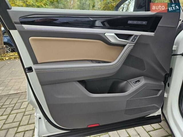 Белый Фольксваген Туарег, объемом двигателя 3 л и пробегом 32 тыс. км за 76890 $, фото 15 на Automoto.ua