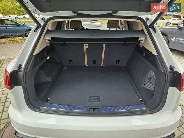 Белый Фольксваген Туарег, объемом двигателя 3 л и пробегом 32 тыс. км за 76890 $, фото 30 на Automoto.ua