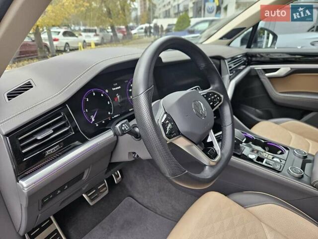 Белый Фольксваген Туарег, объемом двигателя 3 л и пробегом 32 тыс. км за 76890 $, фото 19 на Automoto.ua