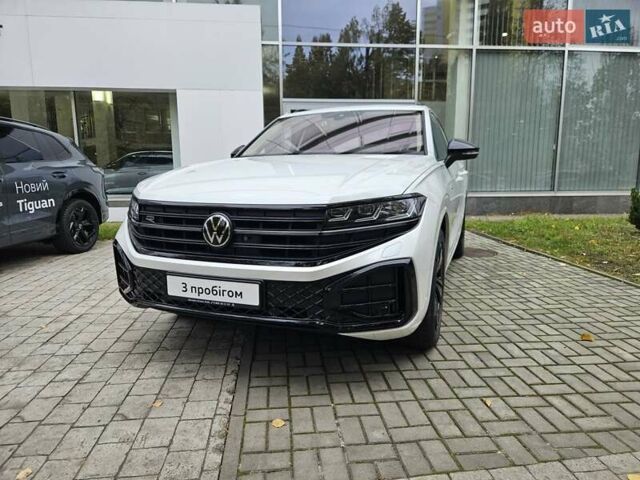 Белый Фольксваген Туарег, объемом двигателя 3 л и пробегом 32 тыс. км за 76890 $, фото 1 на Automoto.ua