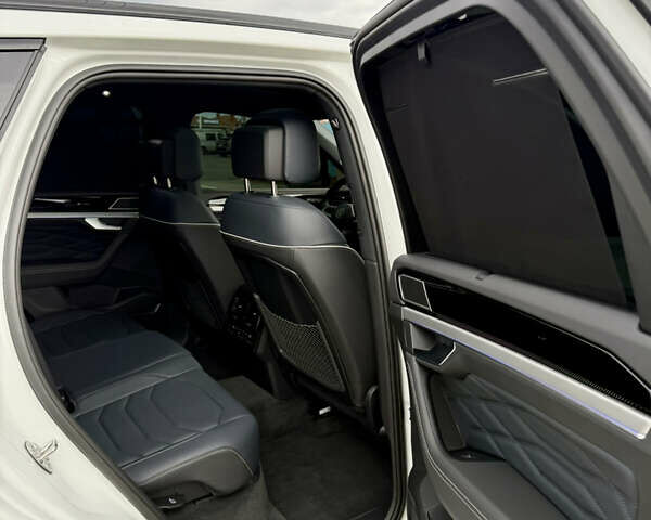 Белый Фольксваген Туарег, объемом двигателя 2.97 л и пробегом 2 тыс. км за 92000 $, фото 12 на Automoto.ua