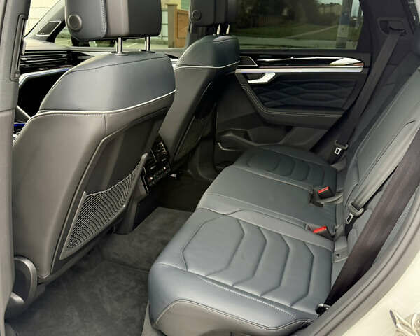 Белый Фольксваген Туарег, объемом двигателя 2.97 л и пробегом 2 тыс. км за 92000 $, фото 9 на Automoto.ua