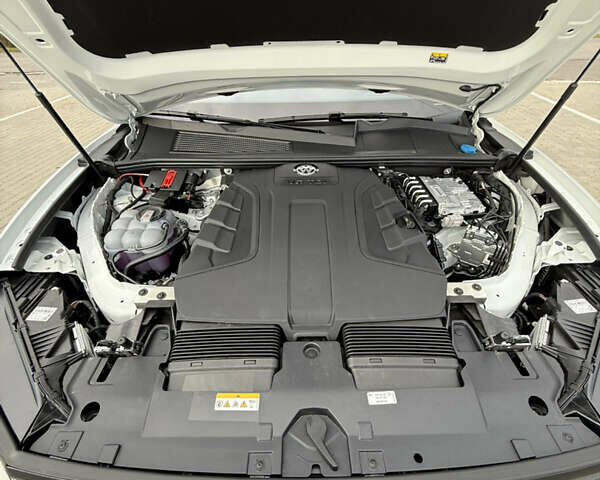 Белый Фольксваген Туарег, объемом двигателя 2.97 л и пробегом 2 тыс. км за 92000 $, фото 28 на Automoto.ua