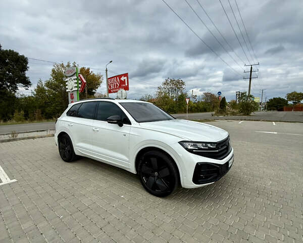 Белый Фольксваген Туарег, объемом двигателя 2.97 л и пробегом 2 тыс. км за 92000 $, фото 29 на Automoto.ua