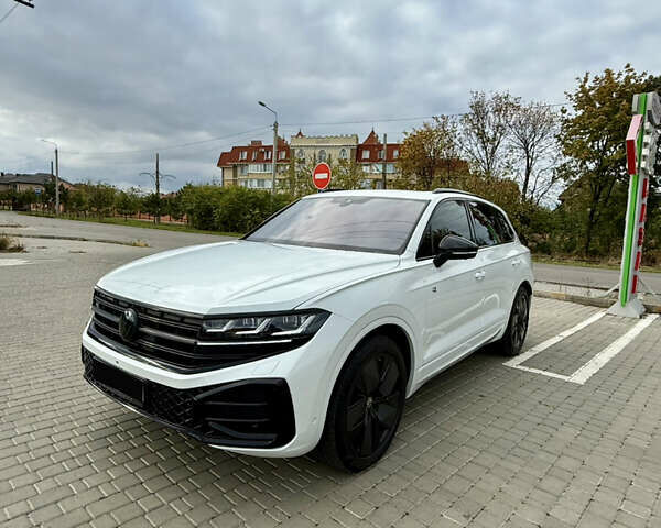 Белый Фольксваген Туарег, объемом двигателя 2.97 л и пробегом 2 тыс. км за 92000 $, фото 25 на Automoto.ua