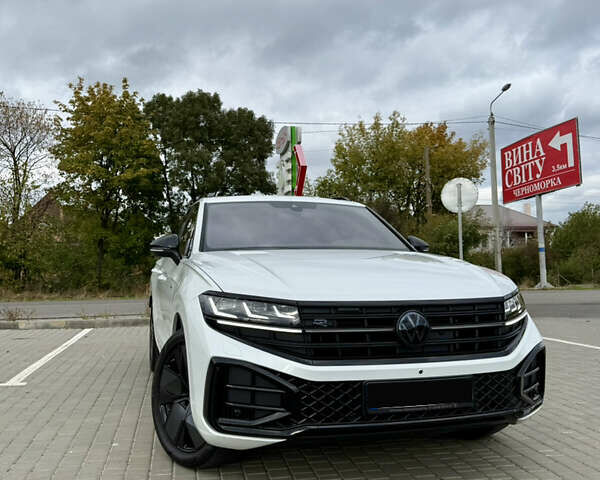 Белый Фольксваген Туарег, объемом двигателя 2.97 л и пробегом 2 тыс. км за 92000 $, фото 1 на Automoto.ua