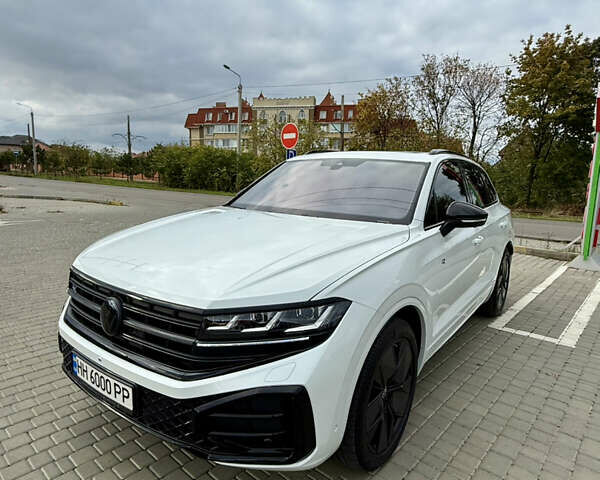 Белый Фольксваген Туарег, объемом двигателя 2.97 л и пробегом 2 тыс. км за 95500 $, фото 26 на Automoto.ua