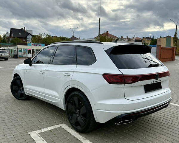 Белый Фольксваген Туарег, объемом двигателя 2.97 л и пробегом 2 тыс. км за 92000 $, фото 5 на Automoto.ua