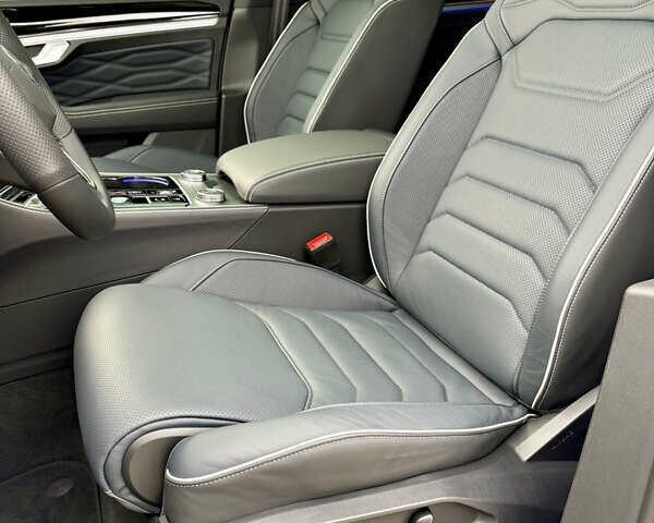 Белый Фольксваген Туарег, объемом двигателя 2.97 л и пробегом 2 тыс. км за 92000 $, фото 22 на Automoto.ua