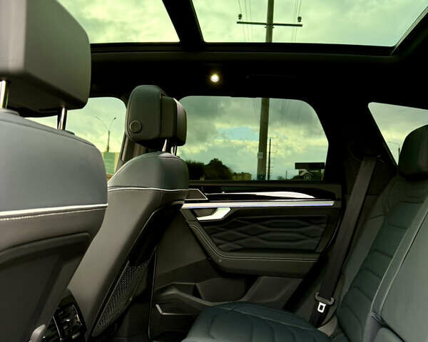 Белый Фольксваген Туарег, объемом двигателя 2.97 л и пробегом 2 тыс. км за 92000 $, фото 11 на Automoto.ua