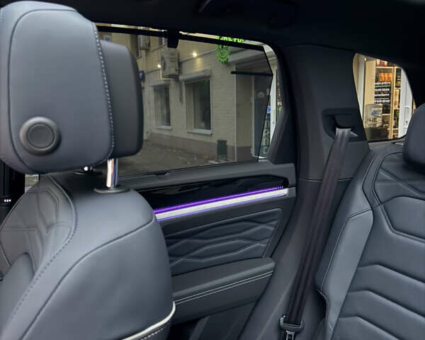 Белый Фольксваген Туарег, объемом двигателя 2.97 л и пробегом 2 тыс. км за 92000 $, фото 39 на Automoto.ua