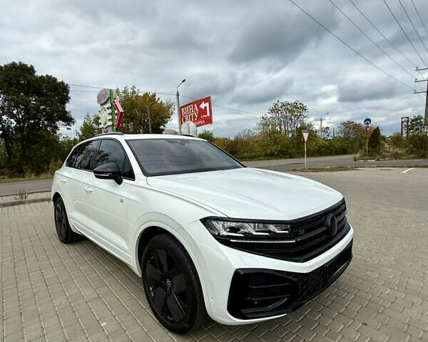 Белый Фольксваген Туарег, объемом двигателя 2.97 л и пробегом 2 тыс. км за 92000 $, фото 27 на Automoto.ua