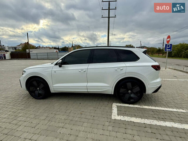 Белый Фольксваген Туарег, объемом двигателя 2.97 л и пробегом 2 тыс. км за 92000 $, фото 24 на Automoto.ua