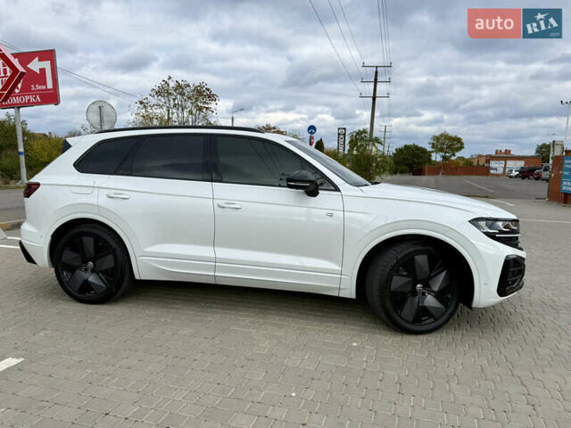 Белый Фольксваген Туарег, объемом двигателя 2.97 л и пробегом 2 тыс. км за 92000 $, фото 3 на Automoto.ua