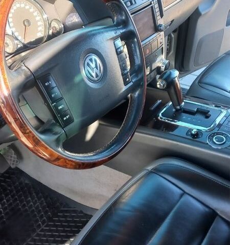 Бежевый Фольксваген Туарег, объемом двигателя 3 л и пробегом 298 тыс. км за 7950 $, фото 3 на Automoto.ua