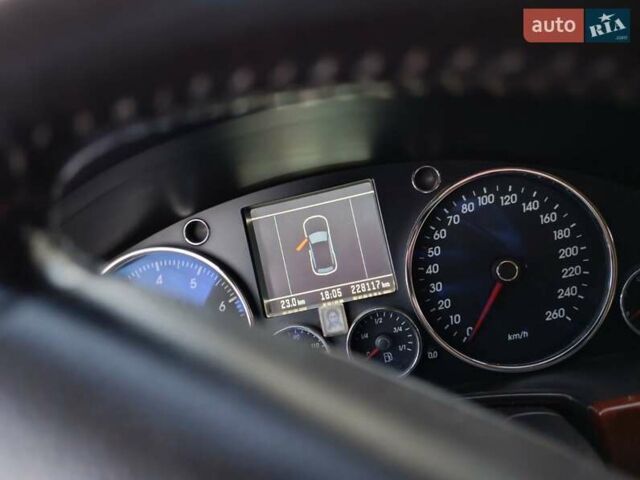 Бежевый Фольксваген Туарег, объемом двигателя 3.58 л и пробегом 229 тыс. км за 8500 $, фото 1 на Automoto.ua