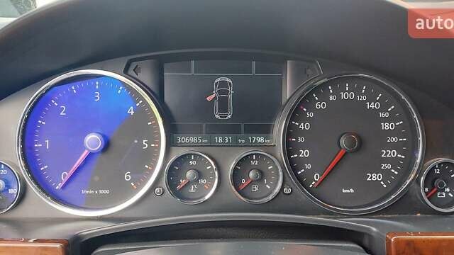 Бежевый Фольксваген Туарег, объемом двигателя 2.97 л и пробегом 307 тыс. км за 16250 $, фото 3 на Automoto.ua