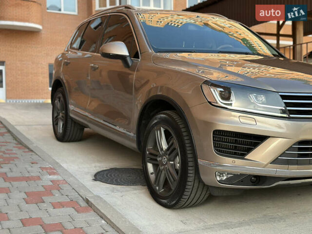 Бежевый Фольксваген Туарег, объемом двигателя 2.97 л и пробегом 183 тыс. км за 26500 $, фото 2 на Automoto.ua