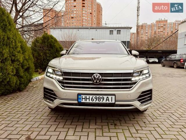Бежевий Фольксваген Туарег, об'ємом двигуна 3 л та пробігом 72 тис. км за 47900 $, фото 1 на Automoto.ua