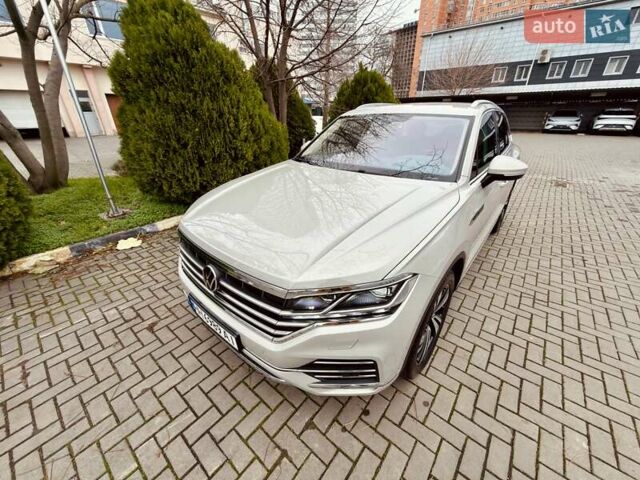 Бежевий Фольксваген Туарег, об'ємом двигуна 3 л та пробігом 72 тис. км за 47900 $, фото 2 на Automoto.ua