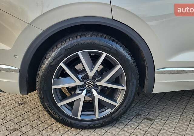 Бежевий Фольксваген Туарег, об'ємом двигуна 2.97 л та пробігом 128 тис. км за 53500 $, фото 85 на Automoto.ua