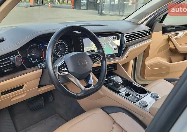 Бежевий Фольксваген Туарег, об'ємом двигуна 2.97 л та пробігом 128 тис. км за 53500 $, фото 40 на Automoto.ua